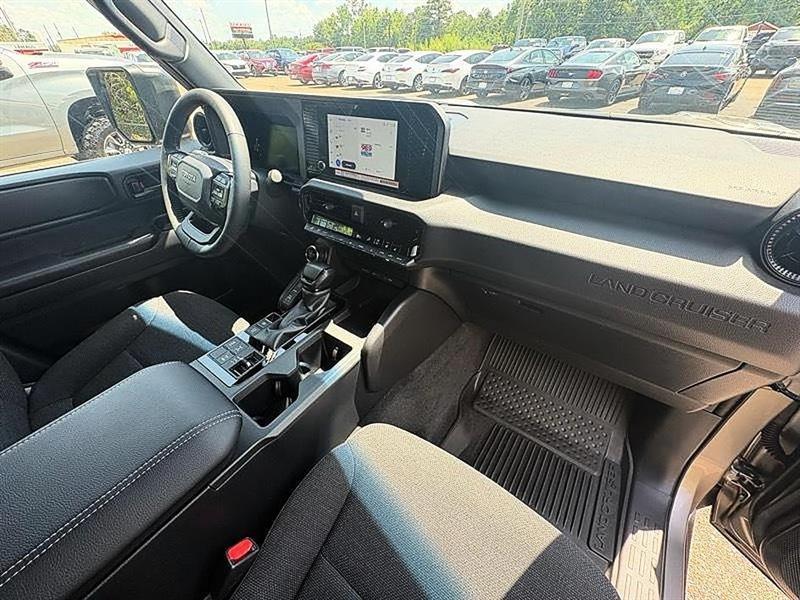 Toyota Land Cruiser 4WD 2024