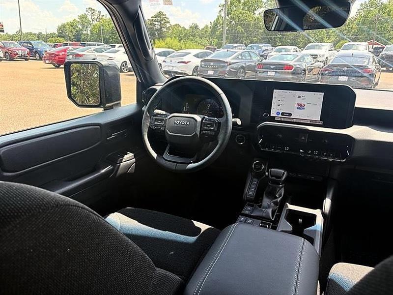 Toyota Land Cruiser 4WD 2024