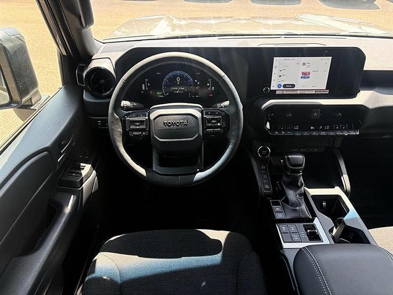 Toyota Land Cruiser 4WD 2024