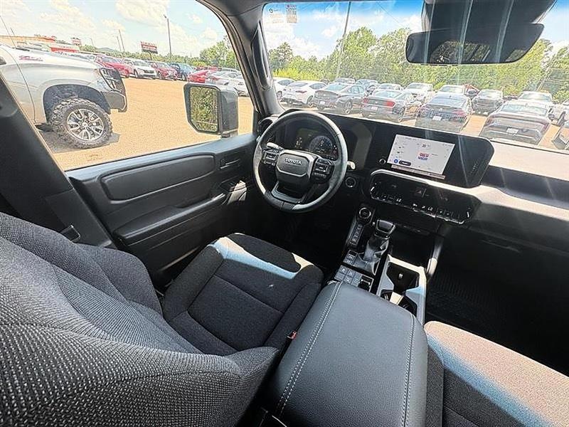 Toyota Land Cruiser 4WD 2024