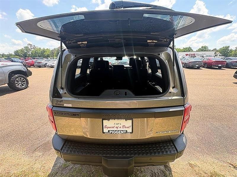 Toyota Land Cruiser 4WD 2024