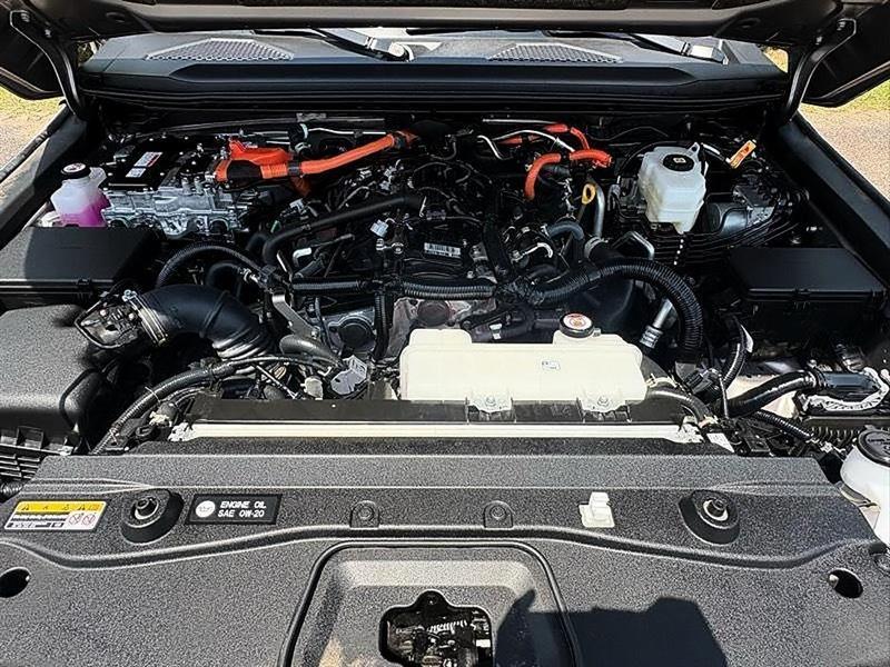 Toyota Land Cruiser 4WD 2024