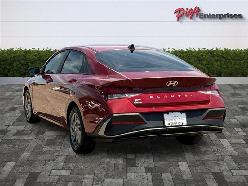 Hyundai Elantra  2024
