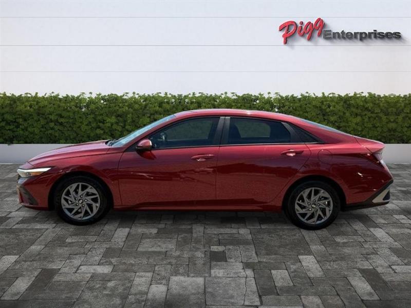 Hyundai Elantra  2024