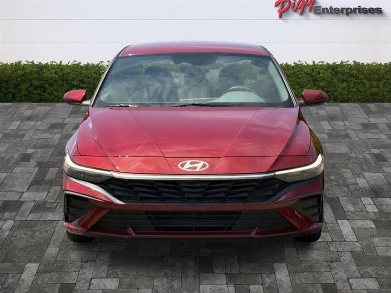Hyundai Elantra  2024