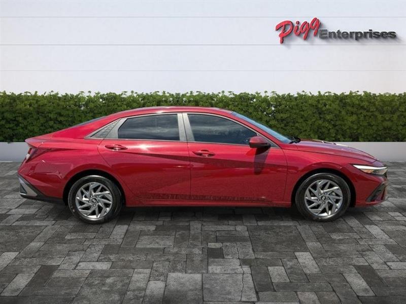 Hyundai Elantra  2024