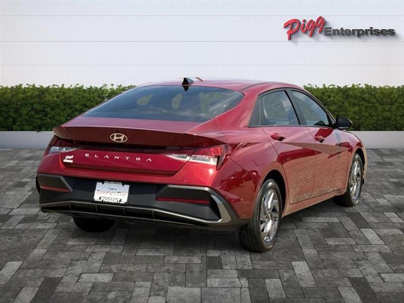 Hyundai Elantra  2024