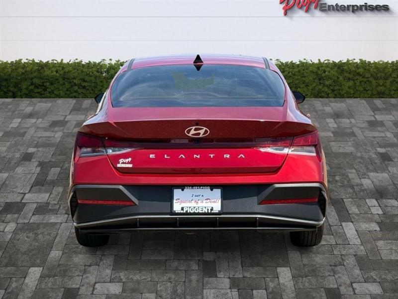 Hyundai Elantra  2024