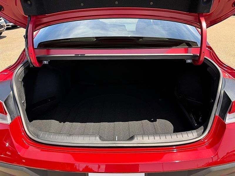 Hyundai Elantra  2024