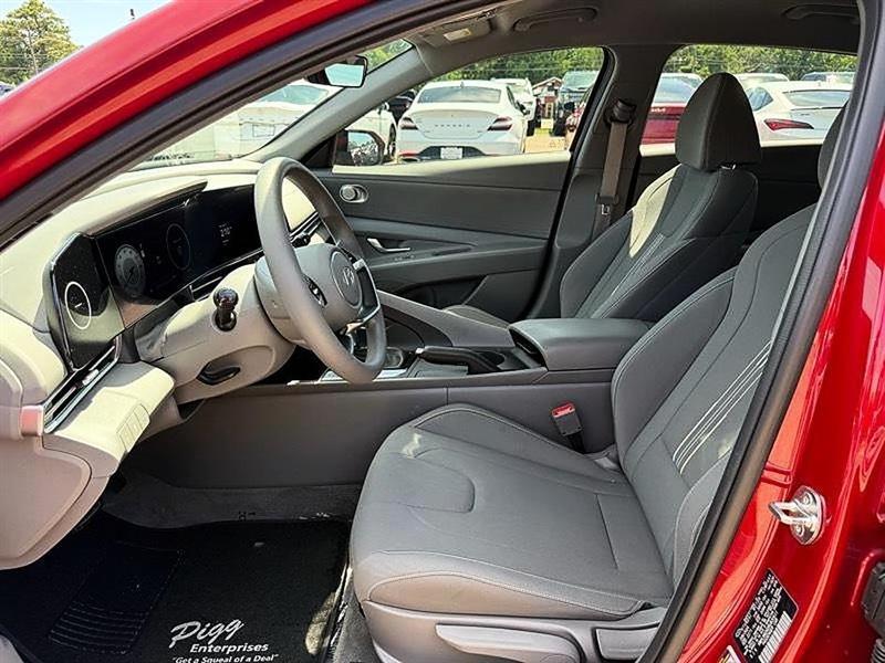 Hyundai Elantra  2024