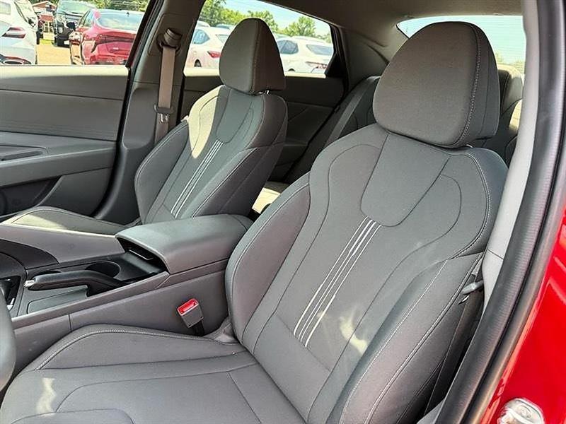 Hyundai Elantra  2024