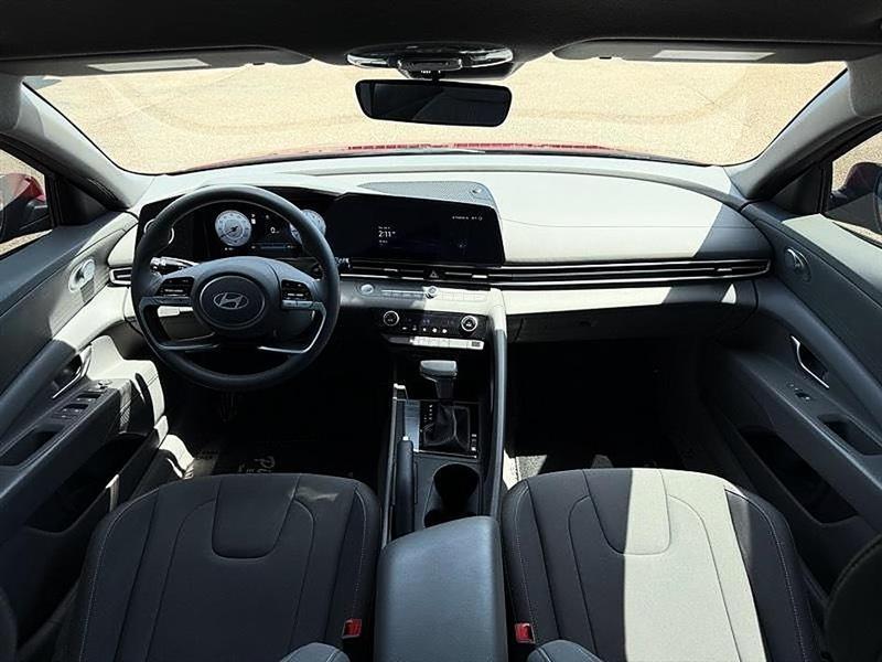 Hyundai Elantra  2024