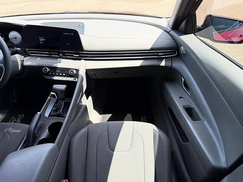 Hyundai Elantra  2024