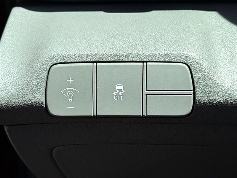 Hyundai Elantra  2024