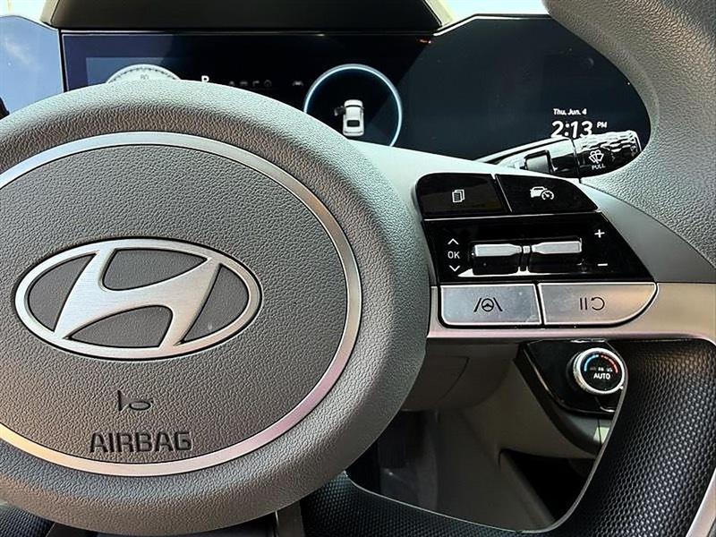Hyundai Elantra  2024
