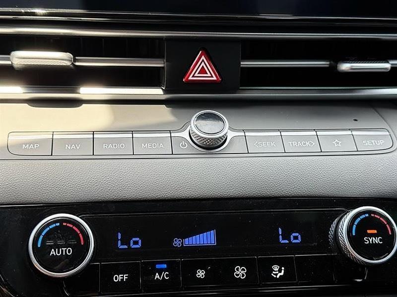 Hyundai Elantra  2024
