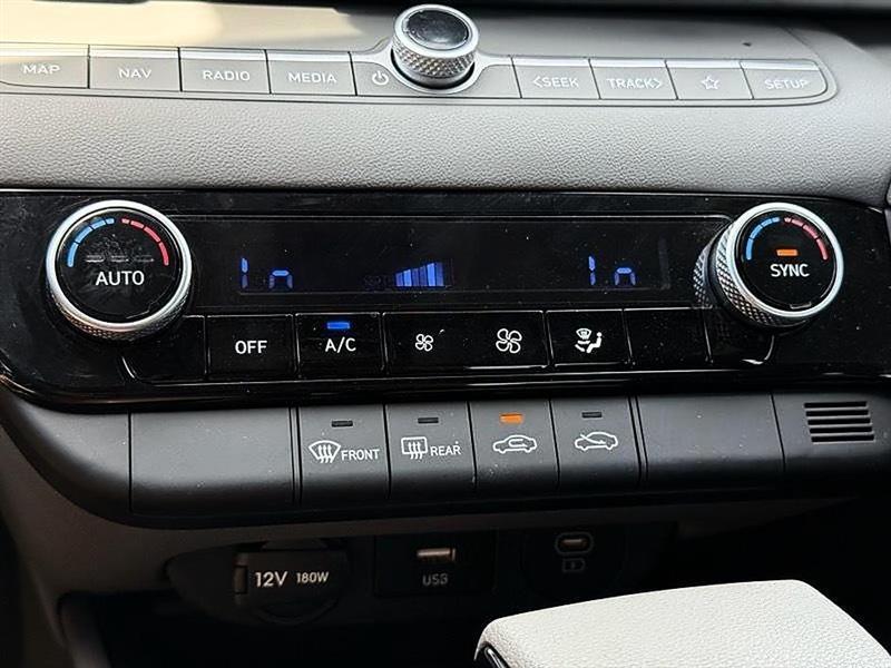 Hyundai Elantra  2024