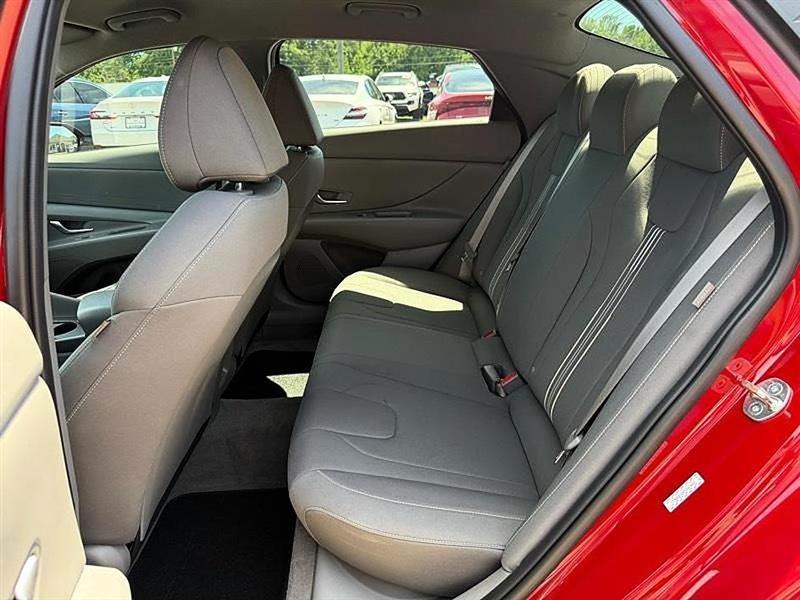 Hyundai Elantra  2024