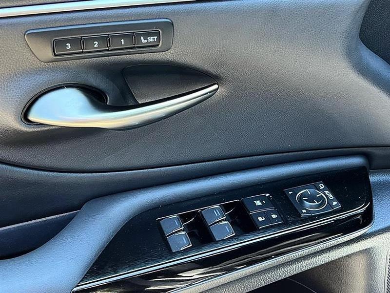 Lexus ES 350  2024