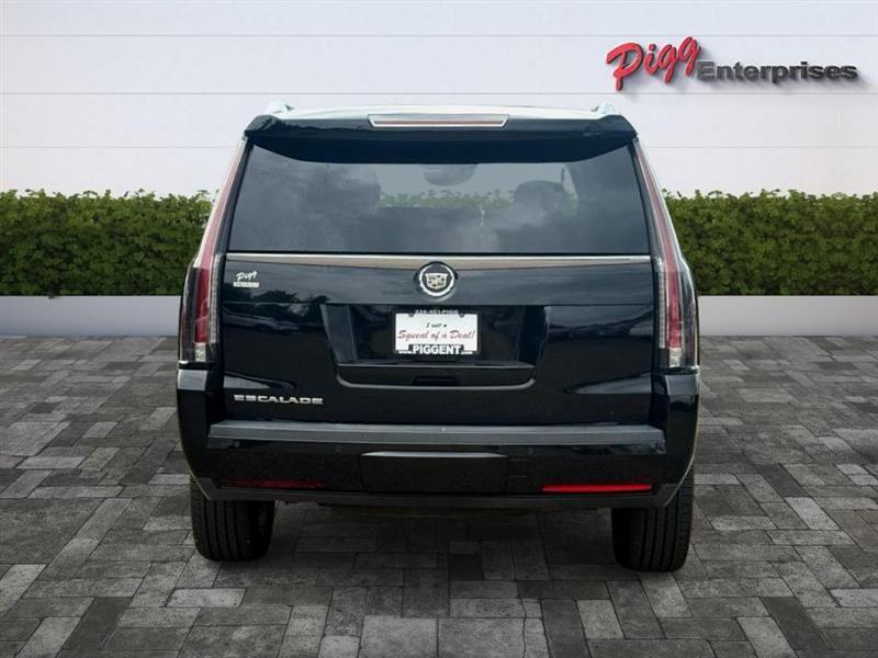 Cadillac Escalade Luxury 2WD 2015