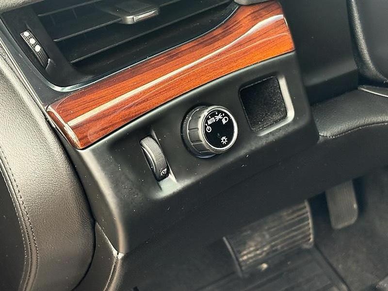 Cadillac Escalade Luxury 2WD 2015