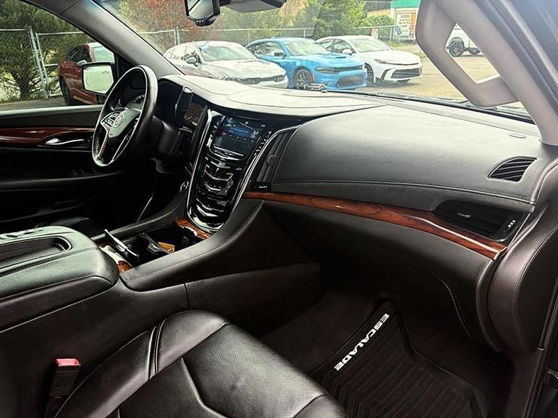 Cadillac Escalade Luxury 2WD 2015