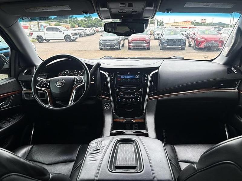 Cadillac Escalade Luxury 2WD 2015
