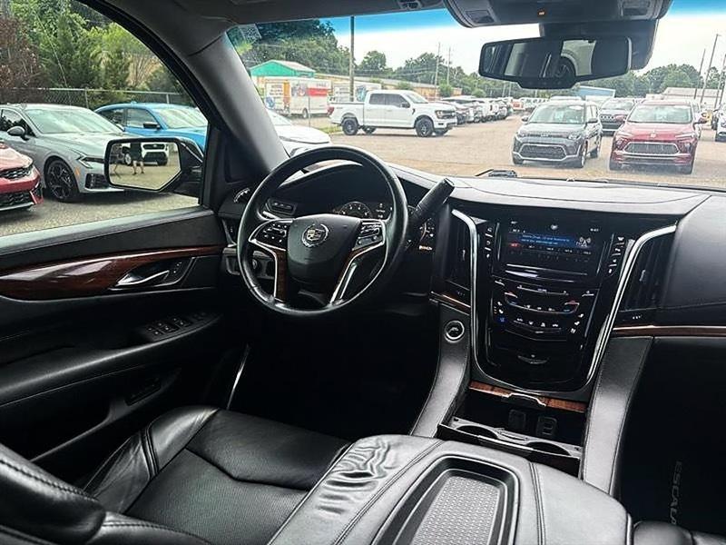Cadillac Escalade Luxury 2WD 2015