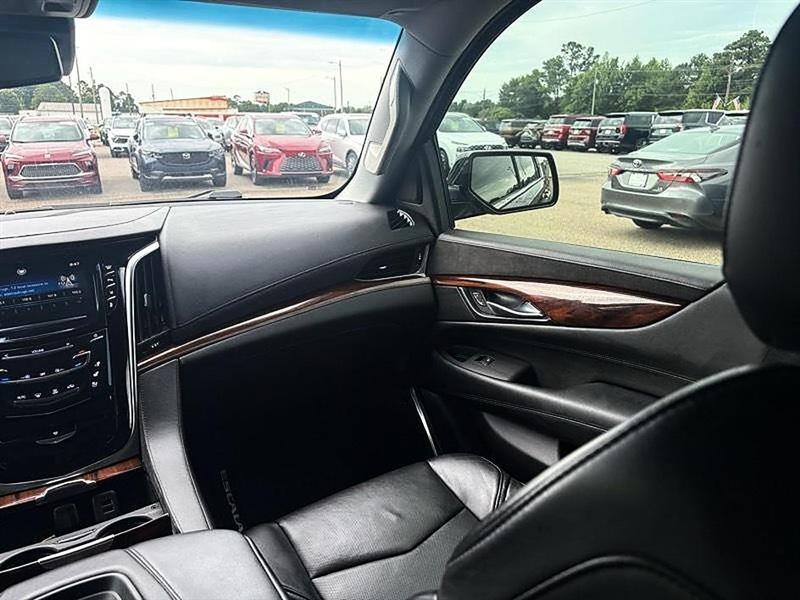 Cadillac Escalade Luxury 2WD 2015