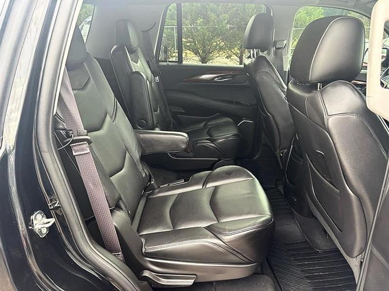Cadillac Escalade Luxury 2WD 2015