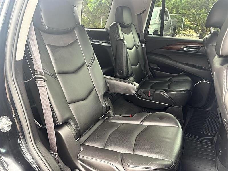 Cadillac Escalade Luxury 2WD 2015