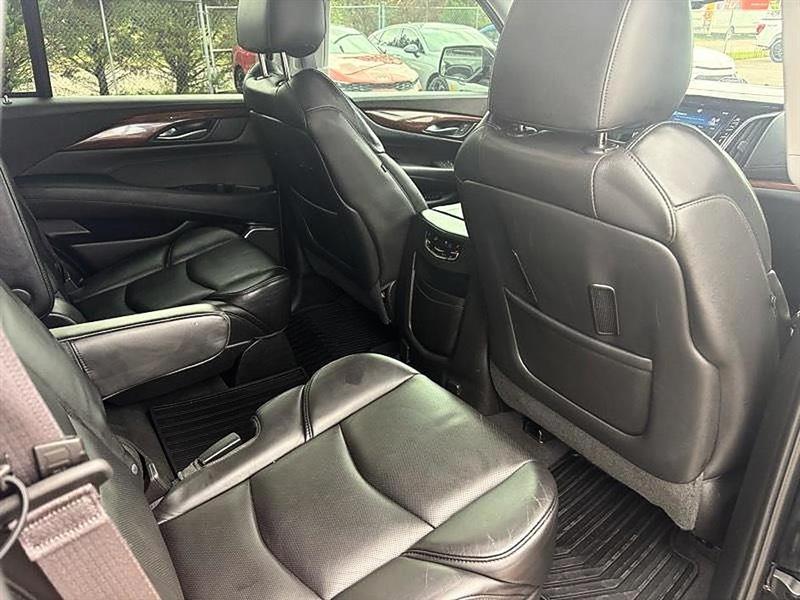Cadillac Escalade Luxury 2WD 2015