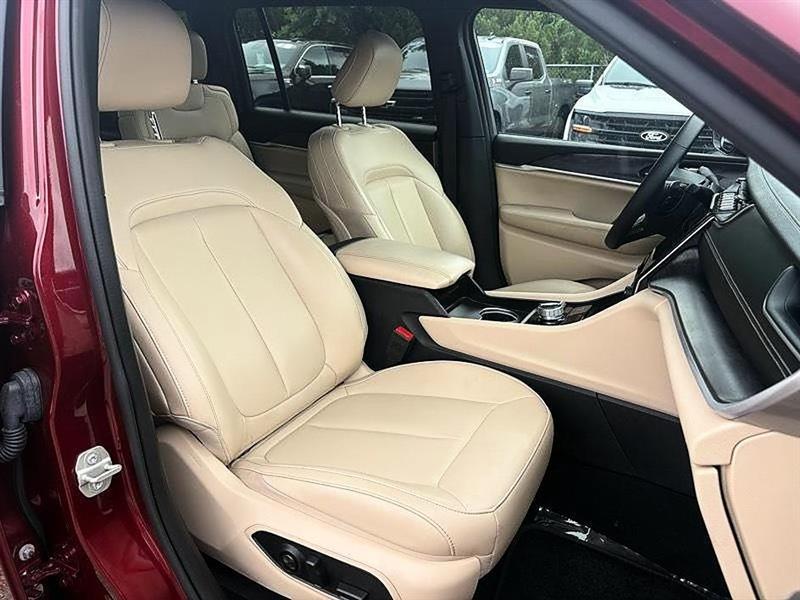 Jeep Grand Cherokee L Limited 4WD 2024