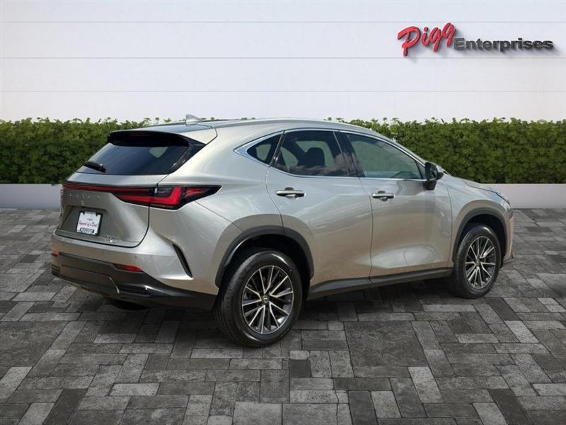 Lexus NX  2023