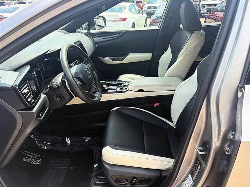 Lexus NX  2023