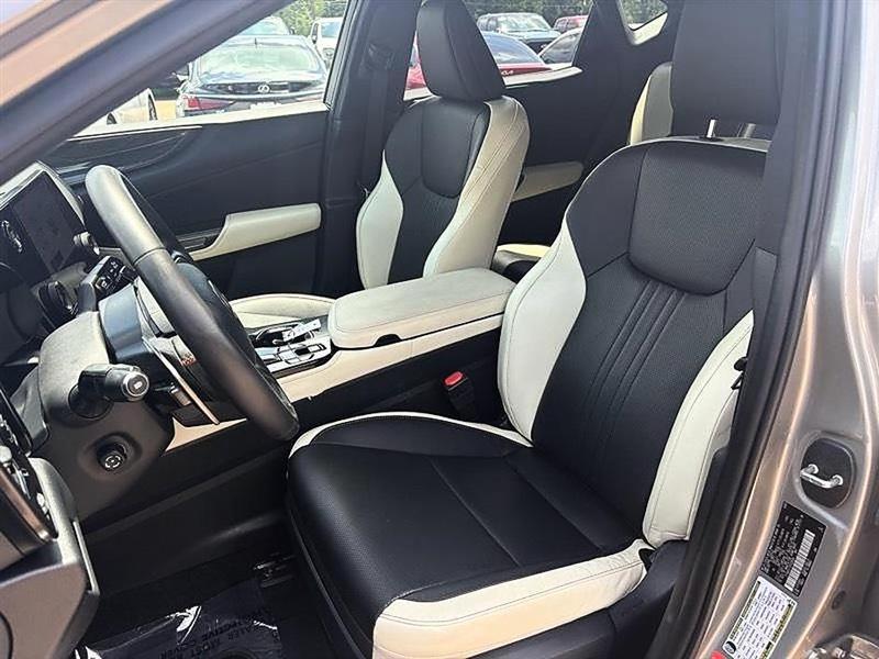 Lexus NX  2023