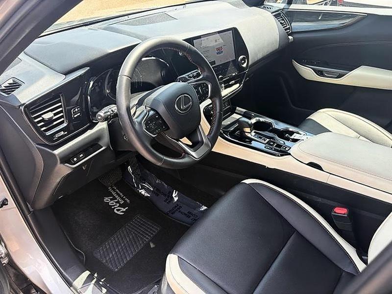 Lexus NX  2023