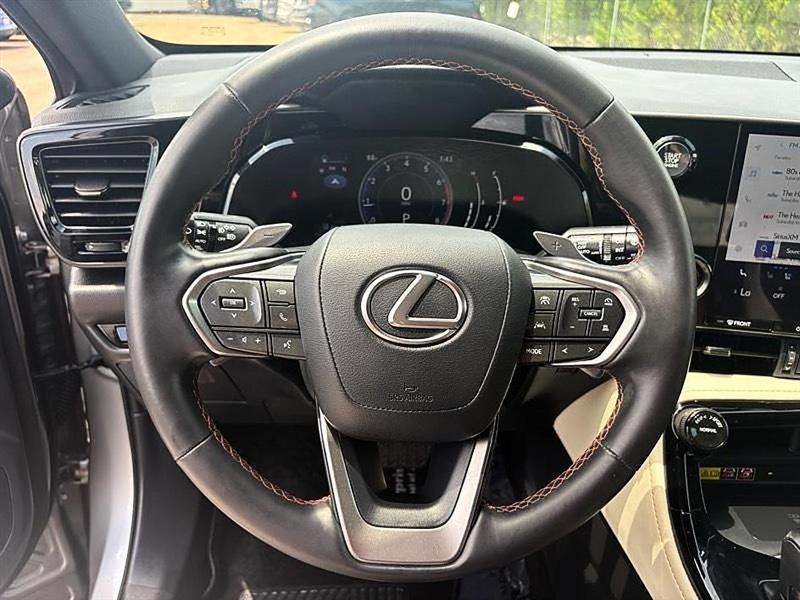 Lexus NX  2023