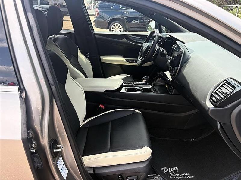 Lexus NX  2023