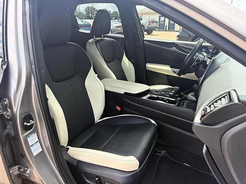 Lexus NX  2023