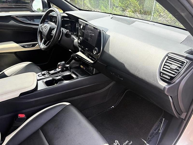 Lexus NX  2023