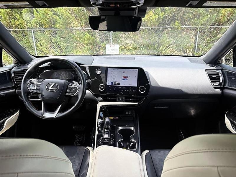 Lexus NX  2023