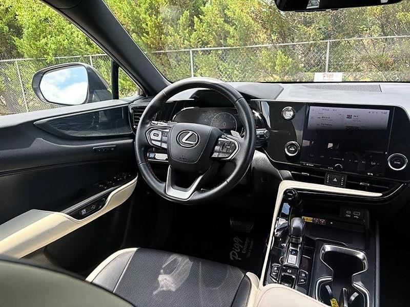 Lexus NX  2023