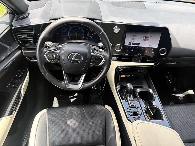 Lexus NX  2023