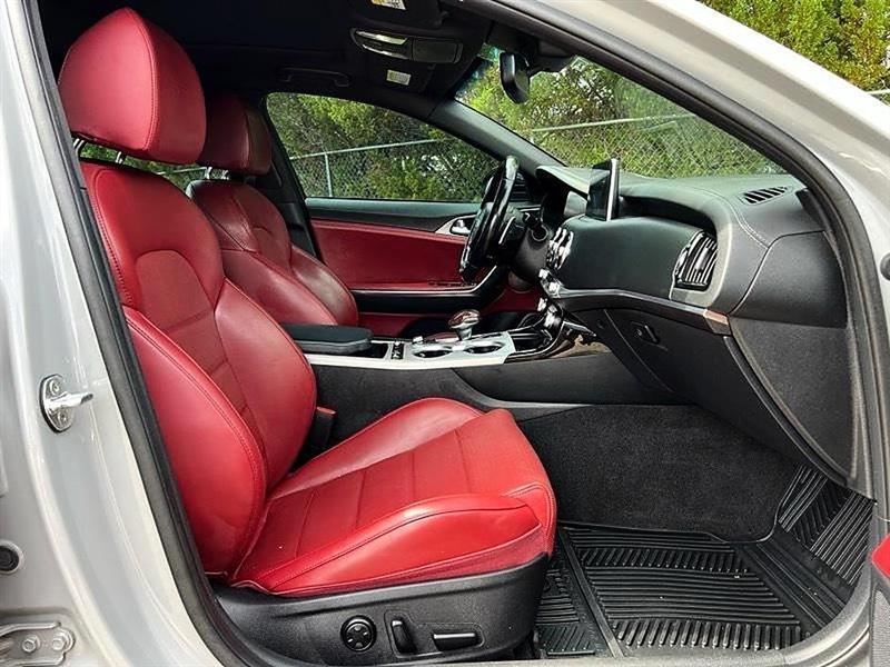 Kia Stinger  2021