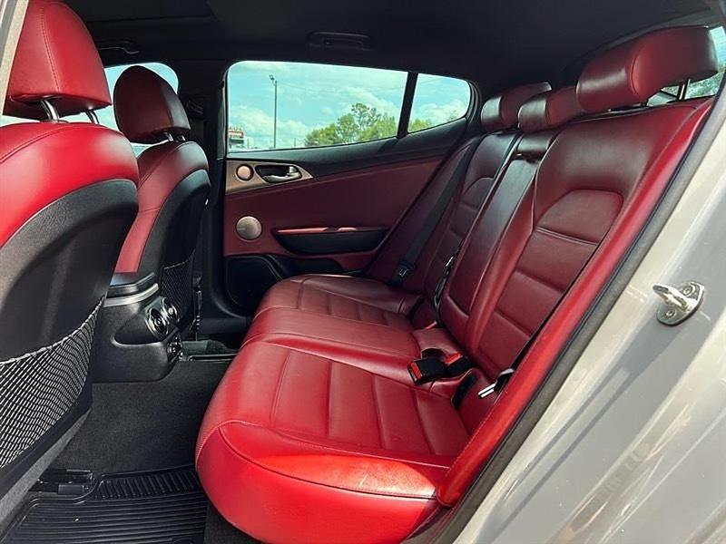Kia Stinger  2021