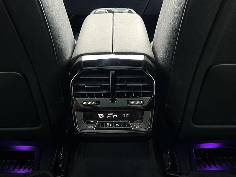 BMW iX  2025