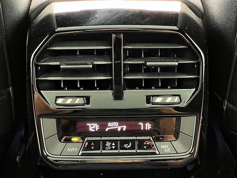 BMW iX  2025