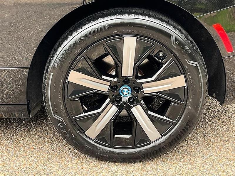 BMW iX  2025