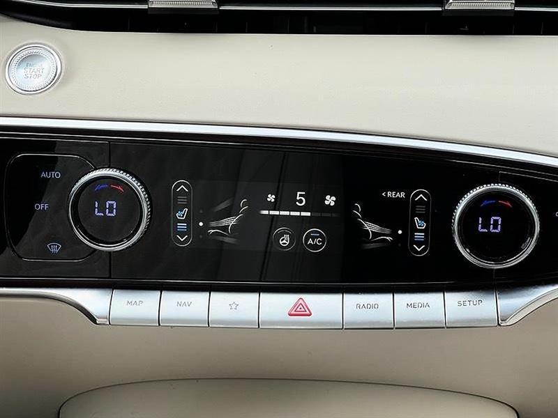 Genesis GV70  2025